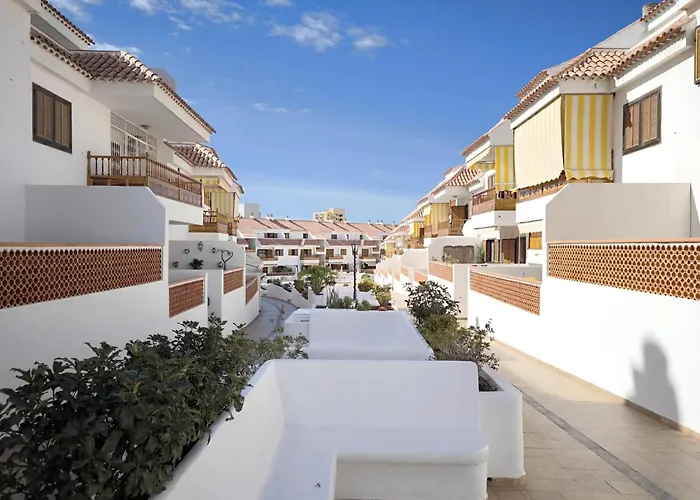 Amber Cristianos - El Cardon Playa de las Américas