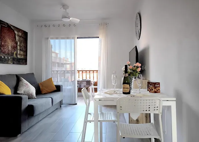 Amber Cristianos - El Cardon Apartment Playa de las Americas (Tenerife)